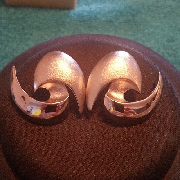 Jewelry - Earrings